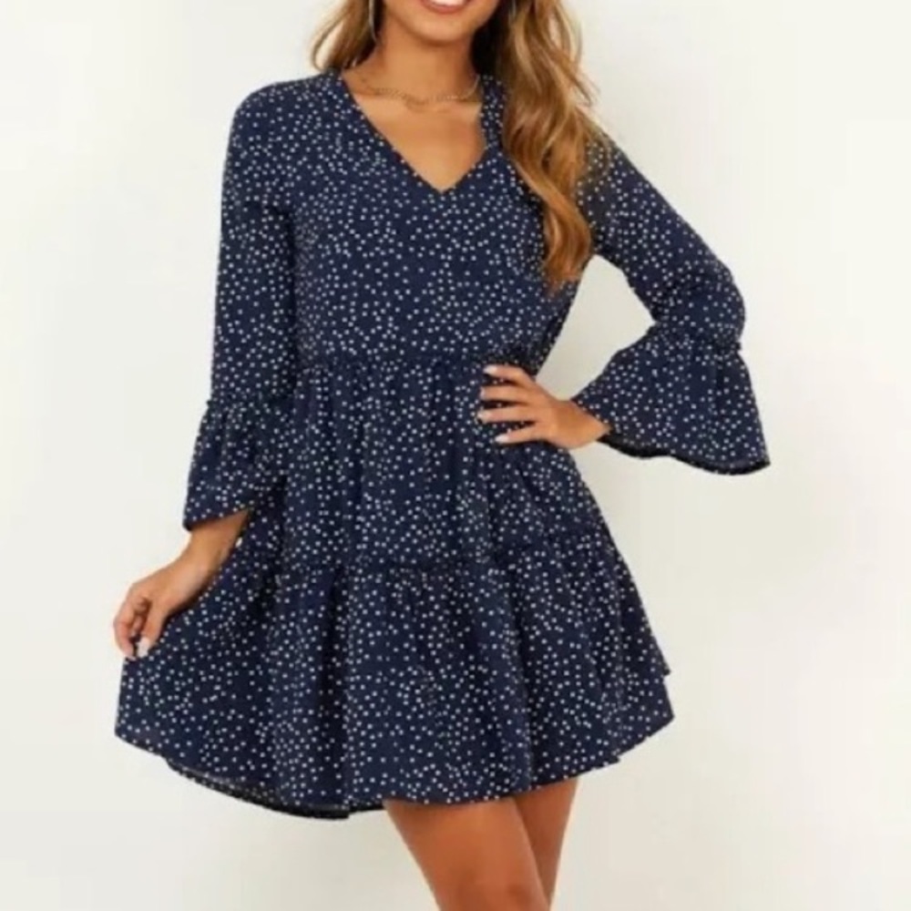 Cute bell sleeved dress US 4